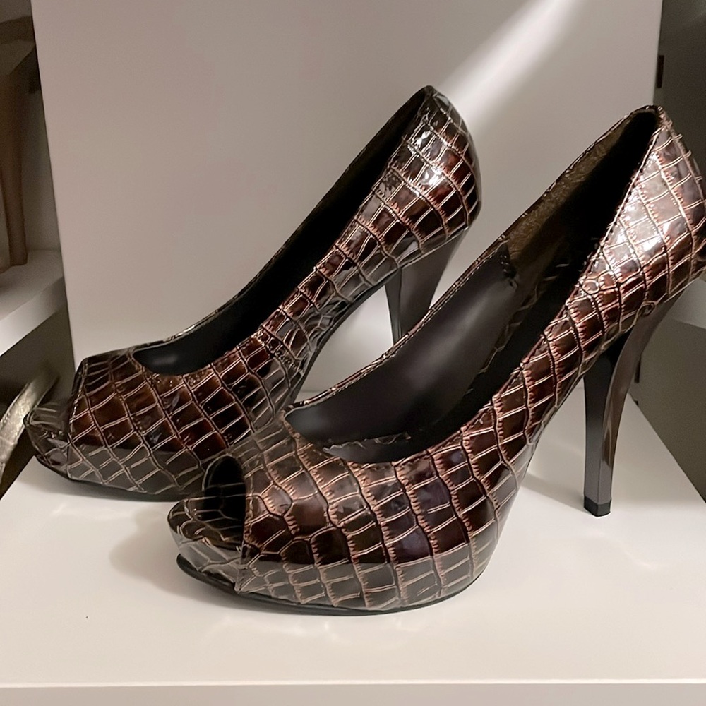 New open toe high heels brown animal print closed back snake 4”